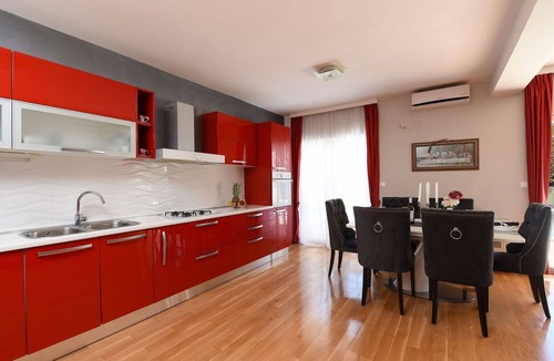 Zadar House | Beautiful villa for 8 guests with WIFI, A/C, private pool, TV, terrace and pets allowed
