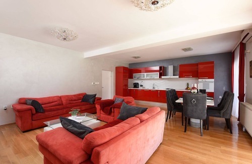 Zadar House | Beautiful villa for 8 guests with WIFI, A/C, private pool, TV, terrace and pets allowed