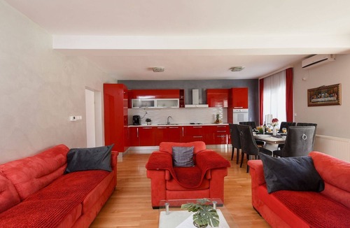 Zadar House | Beautiful villa for 8 guests with WIFI, A/C, private pool, TV, terrace and pets allowed