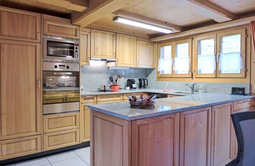 Innertkirchen Villa | Beautiful villa for 4 guests with WIFI, TV, terrace, pets allowed and panoramic view