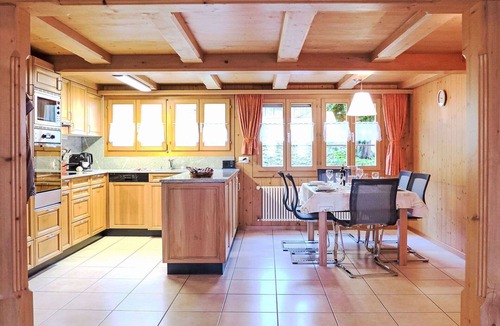 Innertkirchen Villa | Beautiful villa for 4 guests with WIFI, TV, terrace, pets allowed and panoramic view