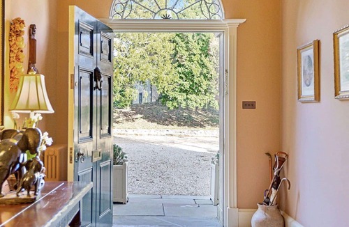 Tormarton House | Beautiful villa for 16 guests with WIFI, pool