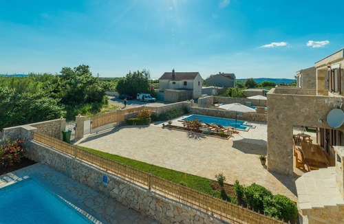 Privlaka Cabin | Beautiful villa in Privlaka with heated swimming pool