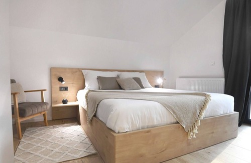Gracac Villa | Beautiful Villa Mona