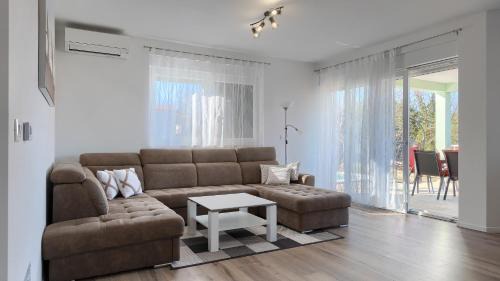 Radini Villa | Beautiful villa Petar with pool in Brtonigla