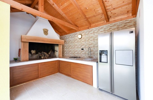 Lovinac Villa | Beautiful Villa Petra with Summer Kitchen and Pool