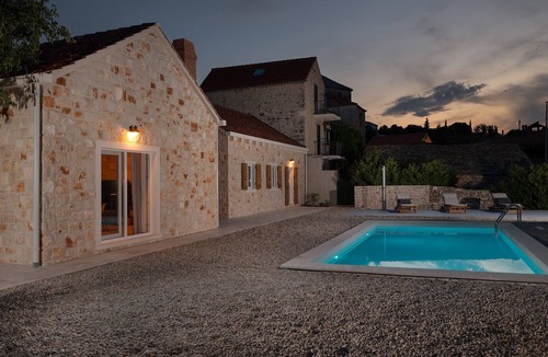Skrip Villa | Beautiful Villa Tie