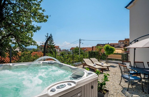 Kastav House | Beautiful villa with A/C, WIFI, private pool, TV, terrace, pets allowed and panoramic view