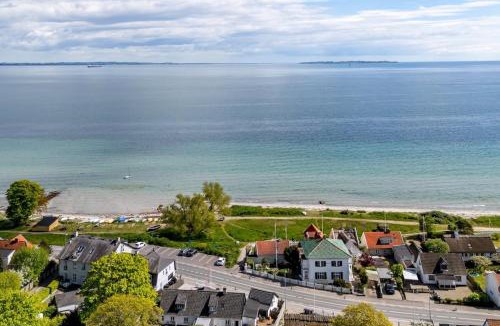 Snekkersten Villa | Beautiful villa with ocean views and a large garden