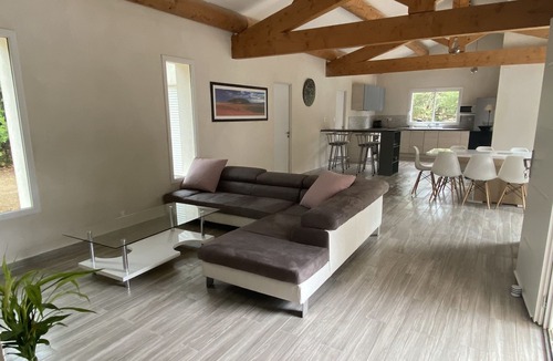 Montaren-et-Saint-Mediers Villa | Beautiful villa with swimming pool for 10 people near Uzès.