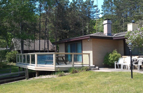 Petoskey House | Beautiful Walloon Lake Home - with Pontoon Boat option. August Availability