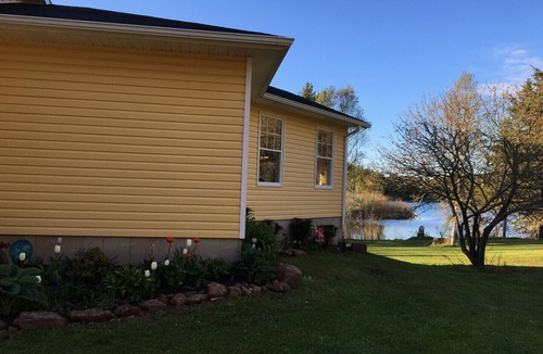 Granville House | Beautiful water's edge 2 bedroom vacation home