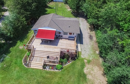 Omemee Cottage | Beautiful Waterfront Cottage
