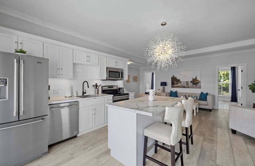 Queens Square Condo | Beautiful Waterfront 2 Bdrm Condo Downtown Ch'town