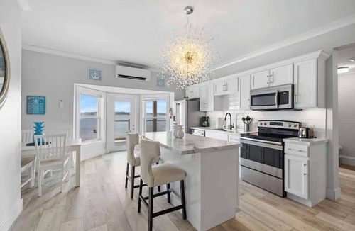 Queens Square Condo | Beautiful Waterfront 2 Bdrm Condo Downtown Ch'town