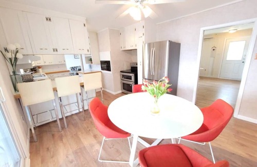 Gores Landing House | Beautiful Waterfront Retreat 1HR Drive FromToronto