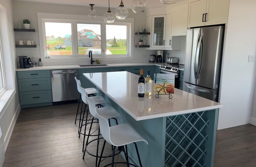 New London House | Beautiful waterfront vacation home near Cavendish. Sleeps 10.