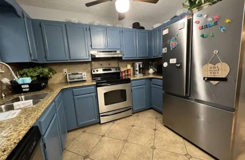 McCutcheon Field Apartment | Beautiful Waterfront Apartment