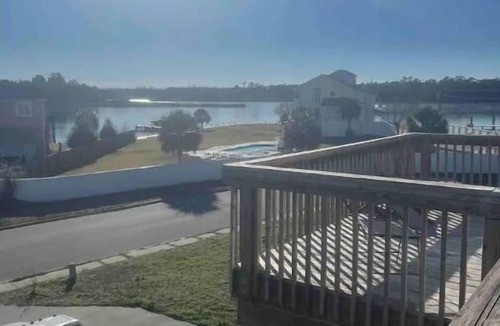 McCutcheon Field Apartment | Beautiful Waterfront Apartment