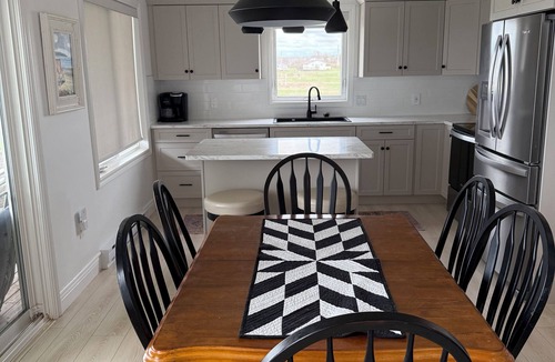 New London Cottage | Beautiful Waterfront cottage in New London