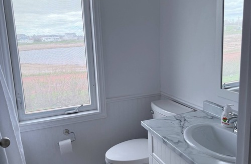 New London Cottage | Beautiful Waterfront cottage in New London
