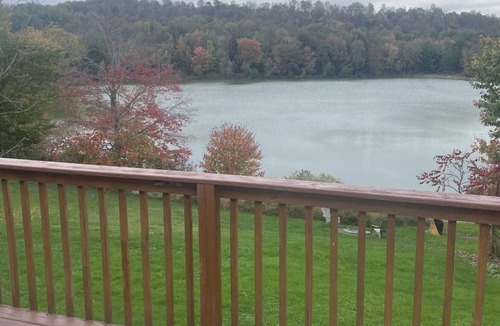 Springville House | Beautiful waterfront property