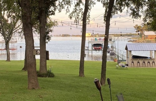 Wills Point House | Beautiful Waterfront Lake House