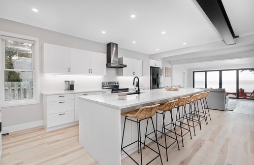 Ruthven Cottage | Beautiful Waterfront Cottage