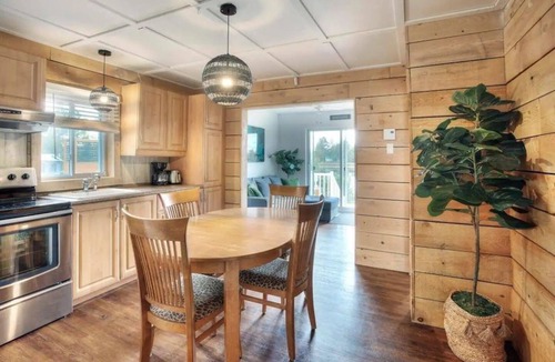 Nominingue Ski Chalet | Beautiful waterfront with beach and spa!