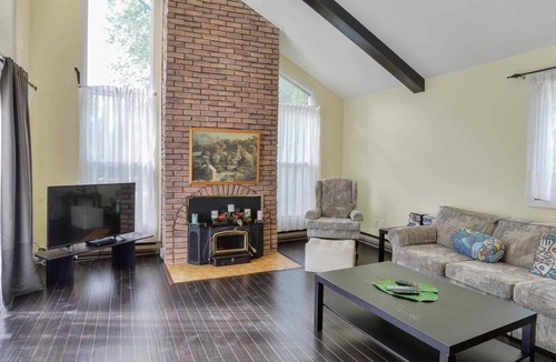 Lagoon City Cottage | Beautiful Waterfront Cottage in Lagoon City