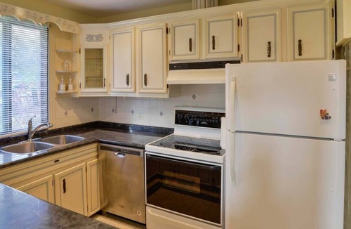 Lagoon City Cottage | Beautiful Waterfront Cottage in Lagoon City