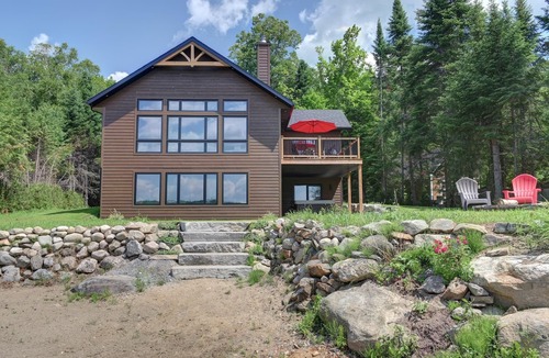 Labelle Ski Chalet | Beautiful waterfront cottage