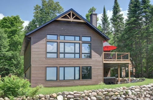 Labelle Ski Chalet | Beautiful waterfront cottage