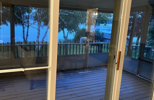 Peterborough Cottage | Beautiful Waterfront Cottage