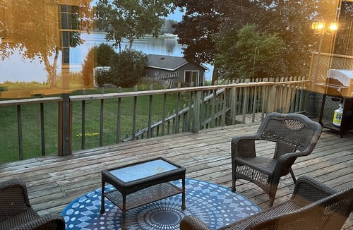 Peterborough Cottage | Beautiful Waterfront Cottage