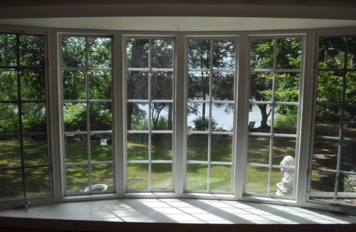 Warwick House | Beautiful Waterfront Estate