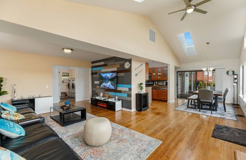 Olympia House | Beautiful Waterfront Getaway