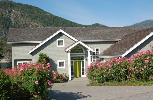 Wapato Point House | Beautiful waterfront on Wapato Point