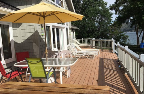 Wapato Point House | Beautiful waterfront on Wapato Point