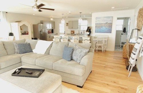 Enchanted Oaks House | Beautiful Waterfront Retreat!