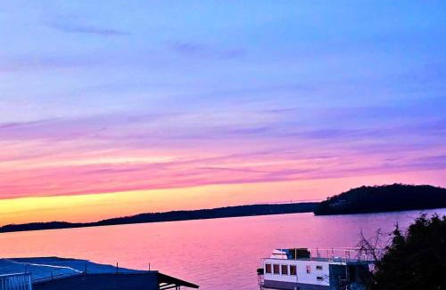 Gores Landing House | Beautiful Waterfront Retreat 1HR Drive FromToronto