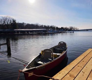 Gores Landing House | Beautiful Waterfront Retreat 1HR Drive FromToronto