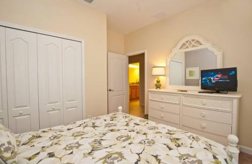 West Kissimmee House | Beautiful Waterfront Townhome Wsplashpool-3024