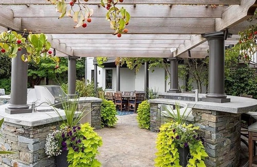 Portsmouth House | Beautiful waterfront property with pool