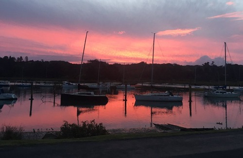 Arkles Bay Apartment | Beautiful Waterside Studio Apartment