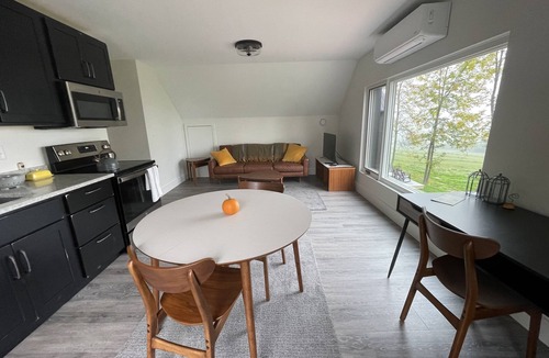 Middlebury Apartment | Beautiful, well-appointed, 1-bedroom apt with gorgeous views