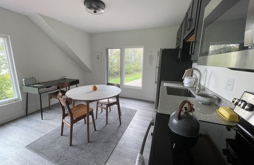 Middlebury Apartment | Beautiful, well-appointed, 1-bedroom apt with gorgeous views