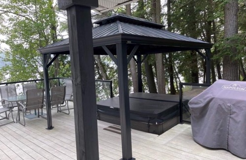Glastonbury Cottage | Beautiful well kept Private waterfront cottage on Big Gull Lake