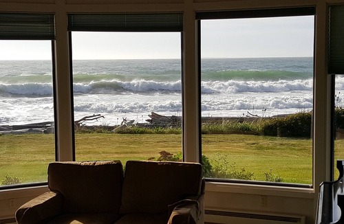 Oak Harbor House | Beautiful West Beach Waterfront Home - Spectacular Setting!