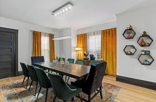 Kansas City House | Beautiful Westport Manor - Remodeled with 3 King beds!
